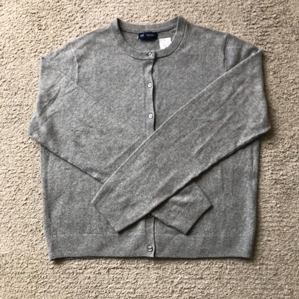 GAP Crewneck Cardigan Sweater. NWT.